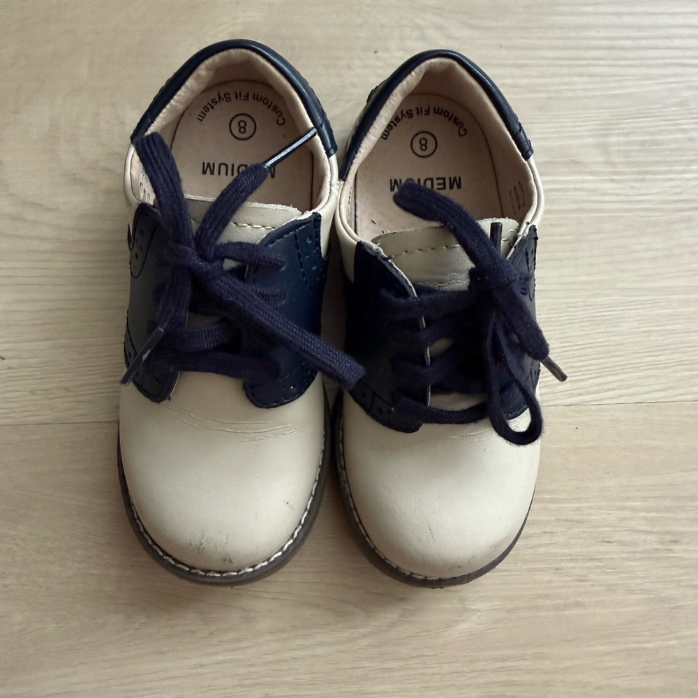 FootMates Navy and Cream Lace-Up Dress Shoes